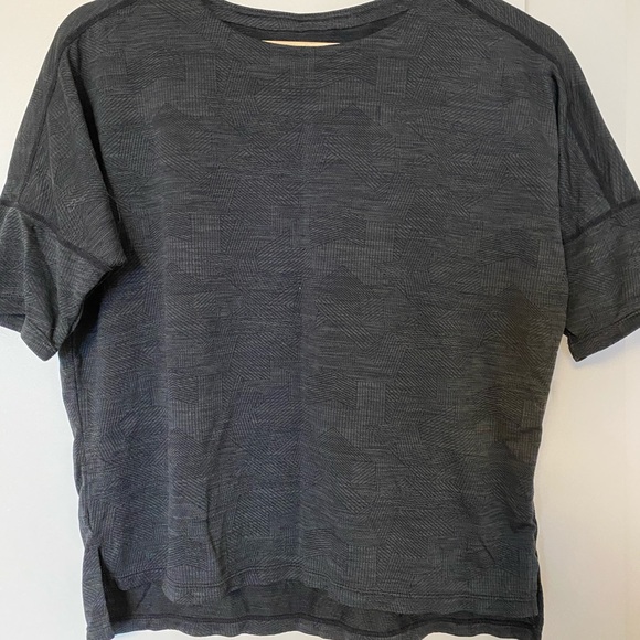 Nike crop dri fit tee - Picture 2 of 2